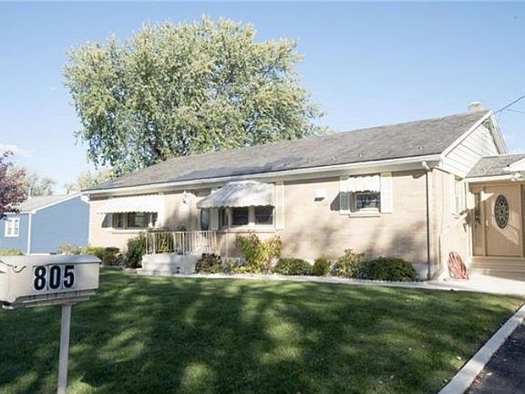 3rd image of 805 Hickory Ln