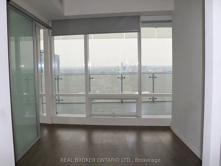 1 Bloor St E #5209 — Photo 15
