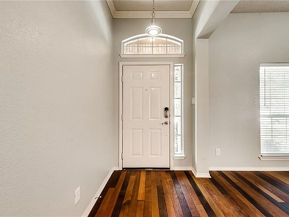 2nd image of 1347 Edmonton Dr