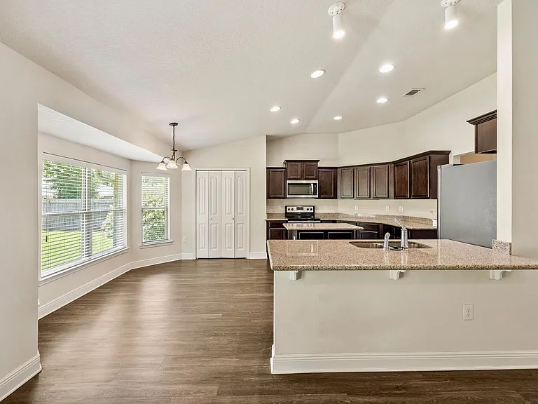 5735 Mill Stream Way — Photo 3