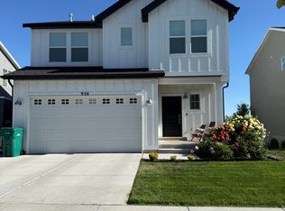930 E Madsen Cir, Layton, UT 84040