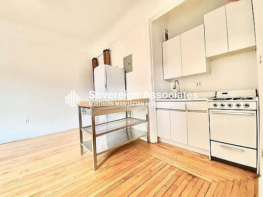 4th image of 31 Tiemann Pl APT 33