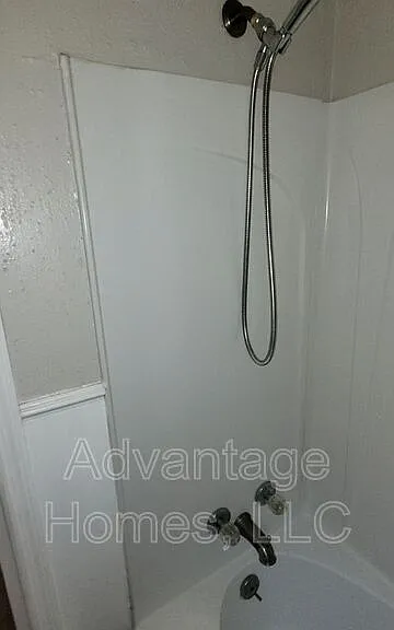 105 Brooklyn Ave — Photo 25
