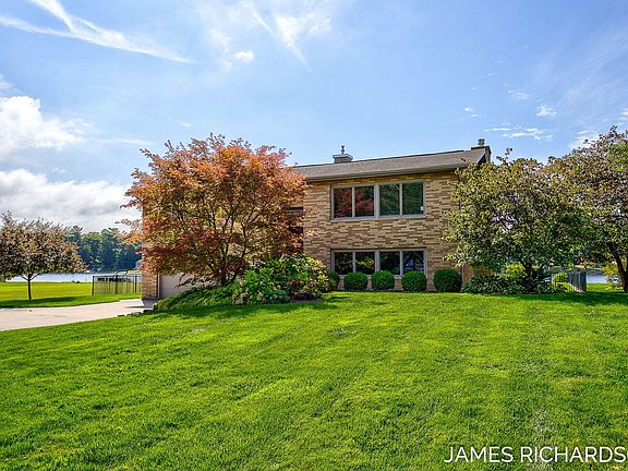 2nd image of 14506 Angelus Cir