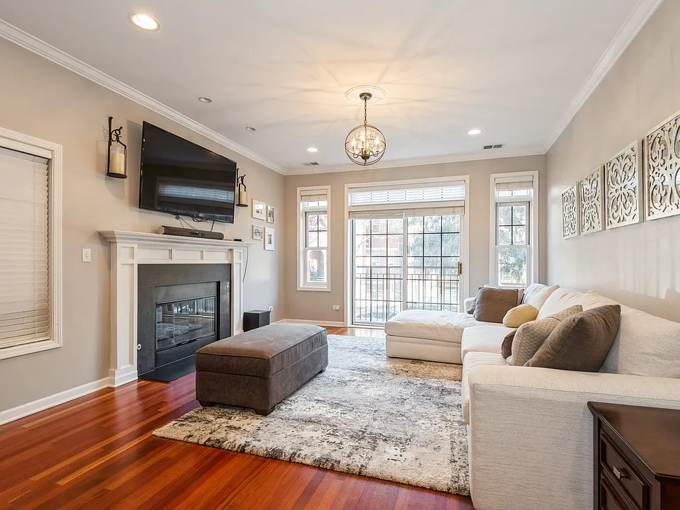 High ceilings, Juliette balcony, gas fireplace and crown moldings