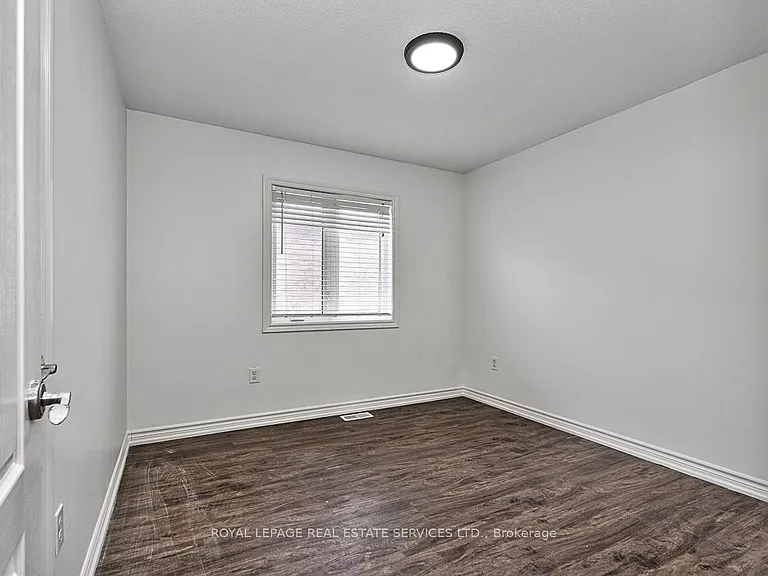 4227 Cole Cres — Photo 13