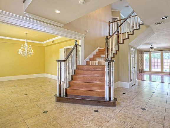 3rd image of 803 Timbercrest Ct