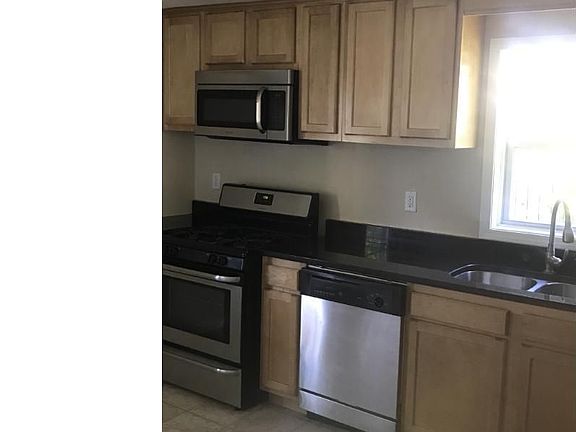 4th image of 420 6th Ave S