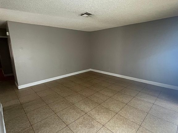 3rd image of 4581 Carriage Park Dr Unit B