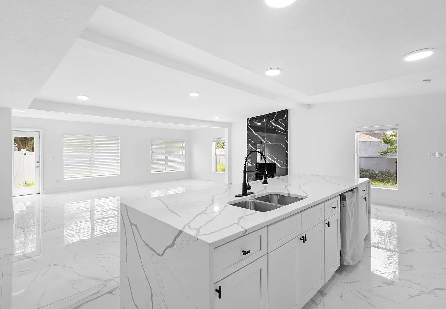 4 bed, 2700 sqft, $3,989 — Photo 4