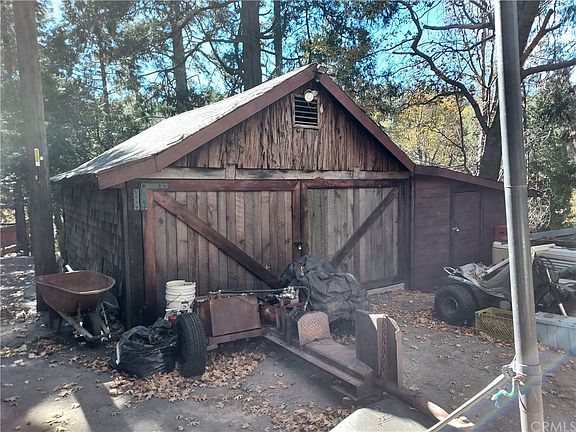 5th image of 182 Hansen Cir W