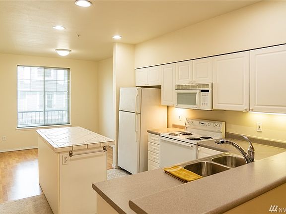 5th image of 16125 Juanita Woodinville Way NE Unit 1007