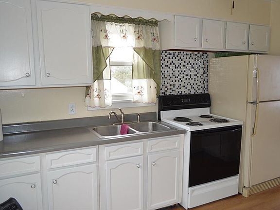 2nd image of 3 Auburn St