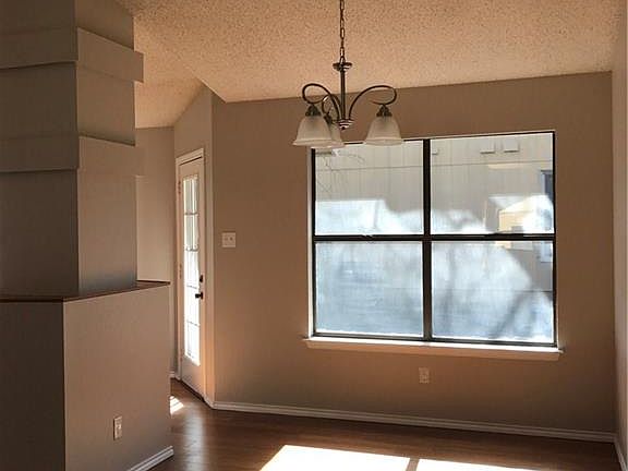 4th image of 1701 Hickory Dr