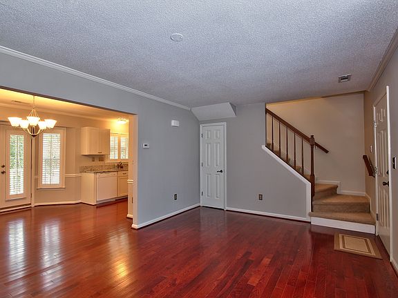3rd image of 711 Sleepy Creek Dr