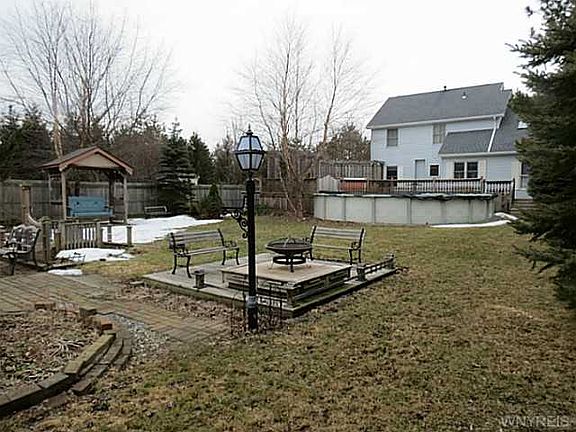 4th image of 1 Glenhollow Dr