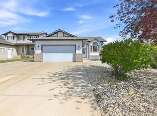 5618 S Panorama Dr, Blackfalds, AB T4M0E1