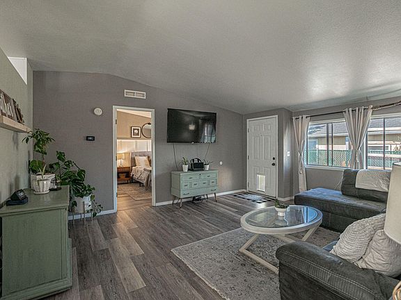 3rd image of 2228 New Haven Dr