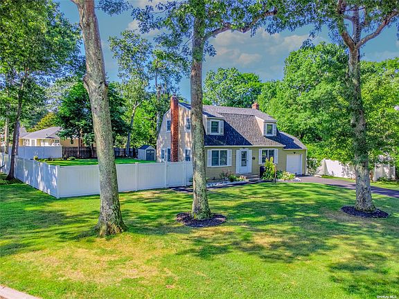 3rd image of 8 Brook Ln