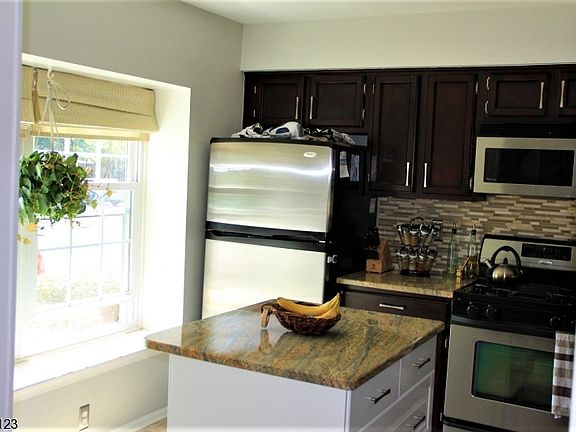 4th image of 365 Aldeburgh Ave