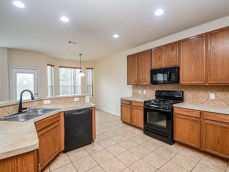 3015 Darby Brook Dr — Photo 7