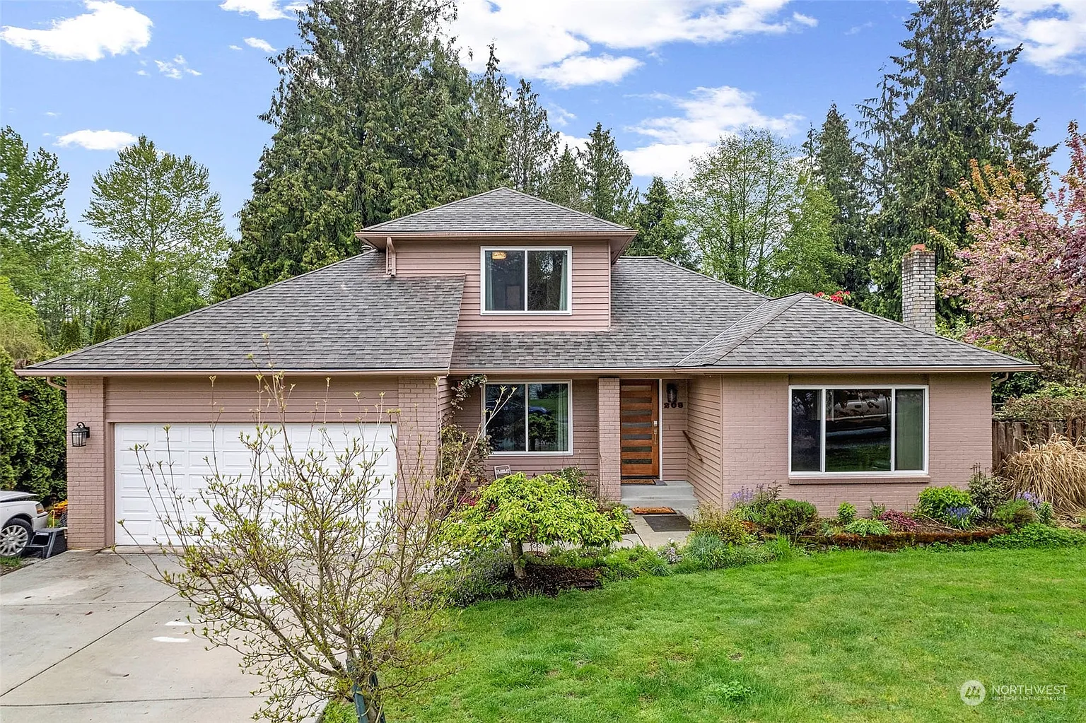 208 N Waugh Road photo 1