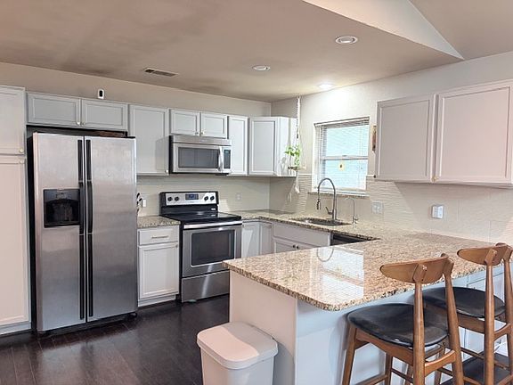 3rd image of 118 Linda Ln