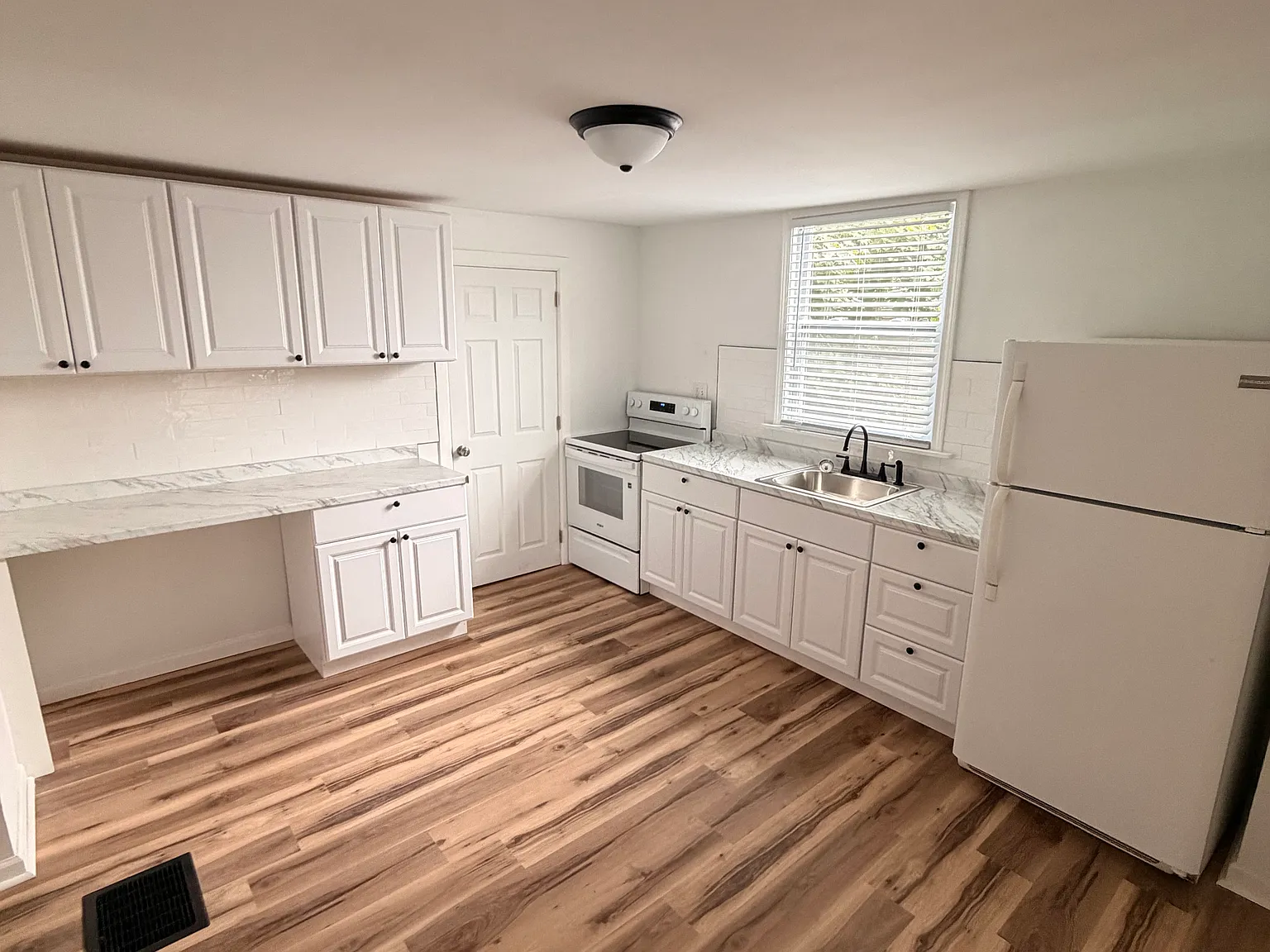 1 bed, 900 sqft, $925 — Photo 4