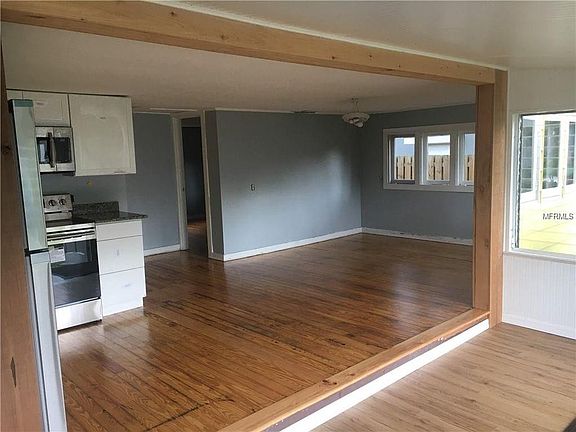 3rd image of 506 E Crystal Lake St