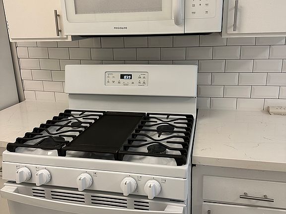 3rd image of 23611 Arlington Ave