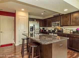 9045 Greenspire Dr UNIT 110, West Des Moines, IA 50266