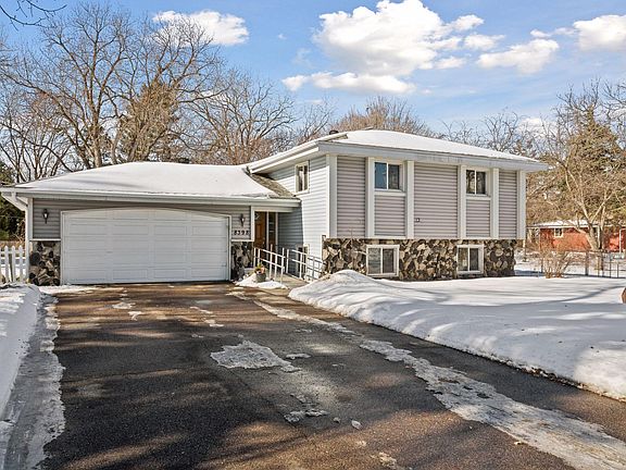 2nd image of 8398 Lakewood Dr NE