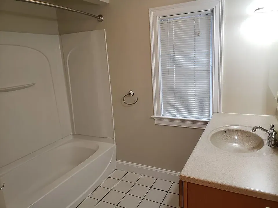 3 bed, 1.5 bath, $2,200 — Photo 4