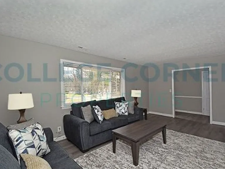 1456 Brookwood Dr — Photo 4