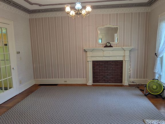 3rd image of 517 N 1st St APT 1
