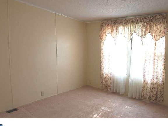 3rd image of 59 Primrose Dr E