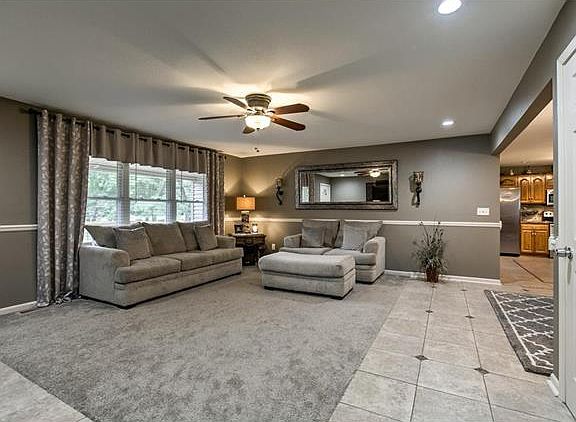 4th image of 6613 N Byfield Ave