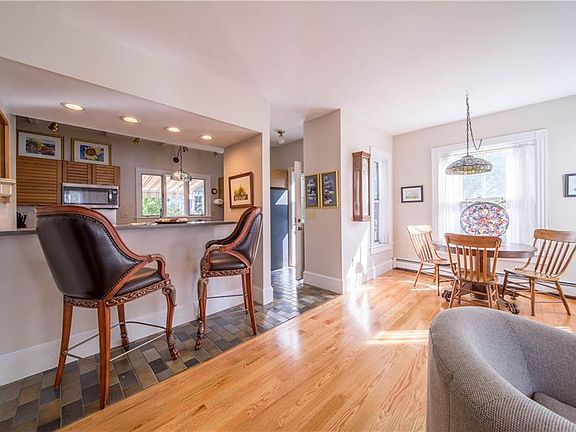5th image of 126 Peirce St