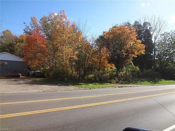 4th image of 2360 Mahoning Ave NW