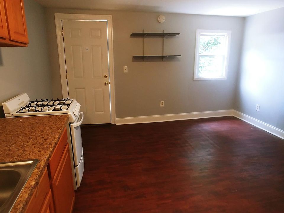 2nd image of 320 Woodland Ave APT 3