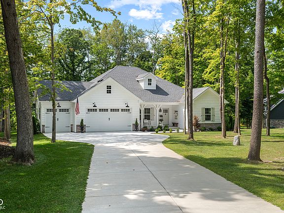 2nd image of 1983 N Summer Dr