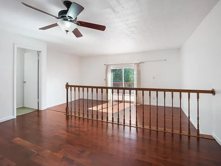 35 Bellfalls Way — Photo 10