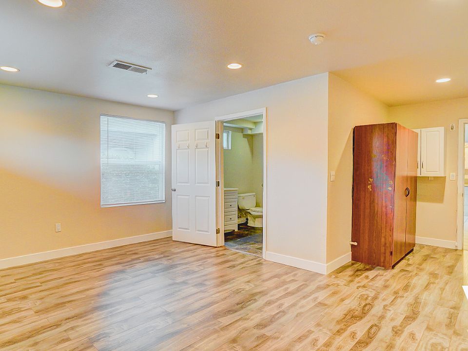 1st image of 1279 W 37th Pl #5B-4Ba-1845Sqft