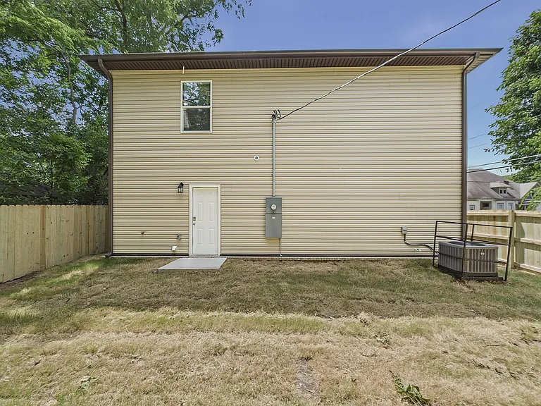 1008 Division St — Photo 14
