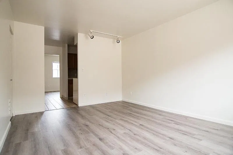 1521 Neil Ave — Photo 4
