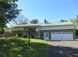 18 Drawbridge Dr, Albany, NY 12203