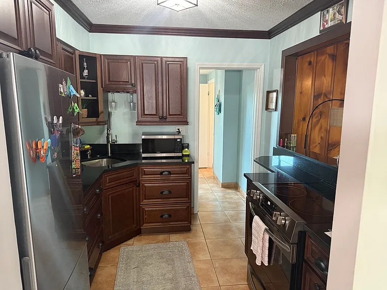 626 NW Poinsettia St — Photo 8