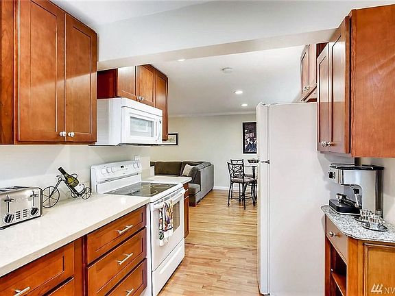 5th image of 530 W Olympic Pl APT 211