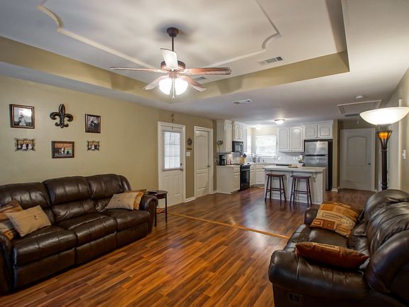 3rd image of 614 N Brown Ave