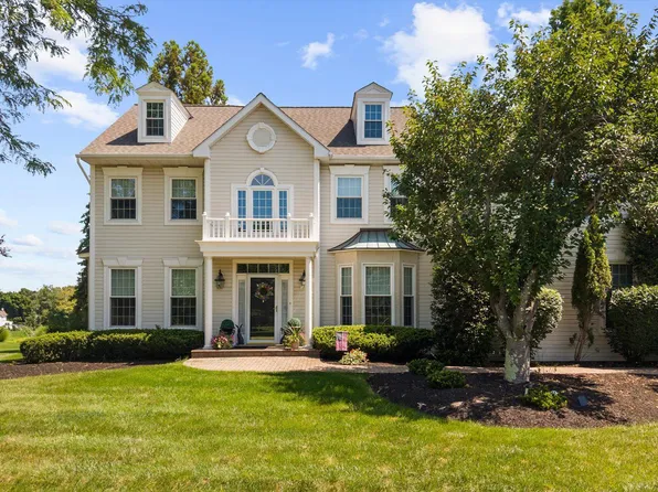 2028 Farmview Dr, Newtown, PA 18940